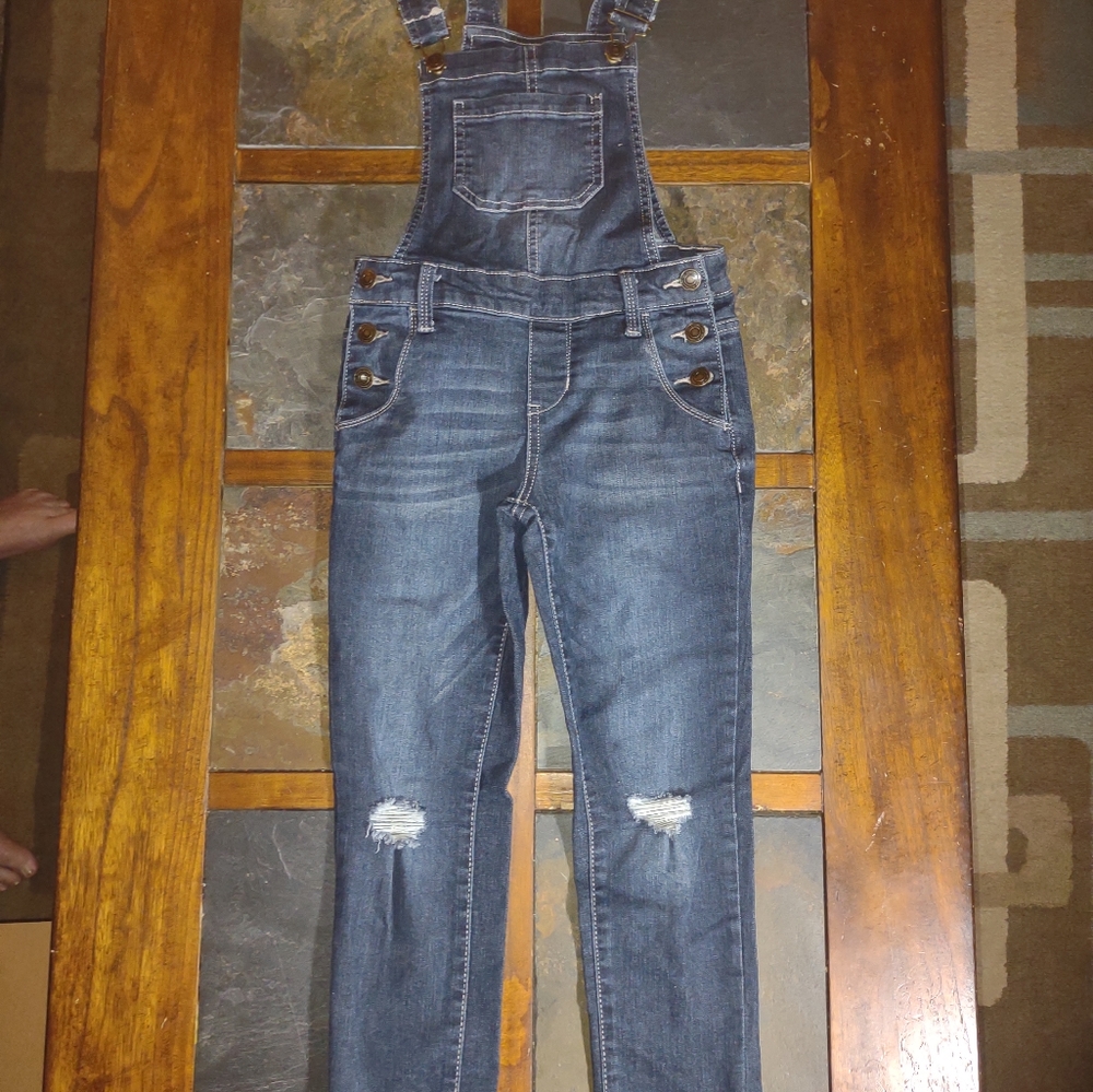 Girls jean overalls.sz 7 .never worn.
